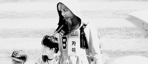 jonginnies:  puppy Jongin carrying his cap in his mouth U＾ェ＾U 