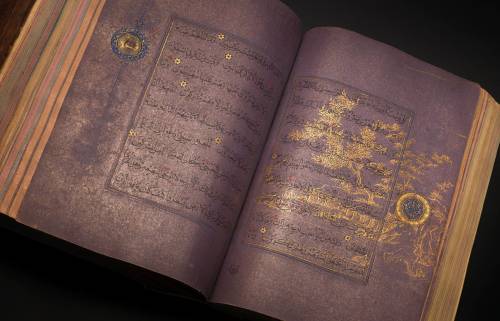 (via Timurid or Aq Qoyunlu Qur'an on coloured, gold-painted Chinese paper (Iran, 15th century) [3200