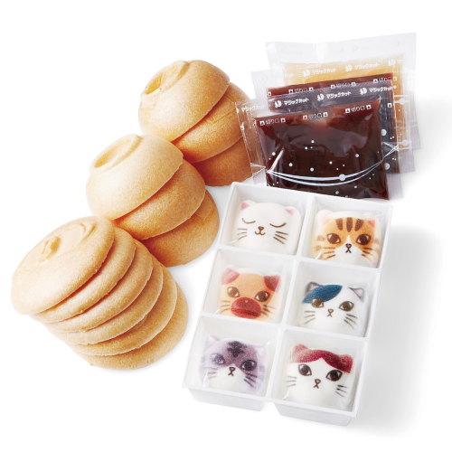 Felissimo‘s DIYJapanese monaka (red bean wafer sandwich) kit comes with adorable cat marshmallows! Y