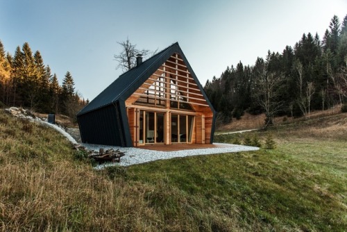 goodwoodwould:Good wood - a blissful luxury cabin in the Slovenian wilderness, introducing the aptly