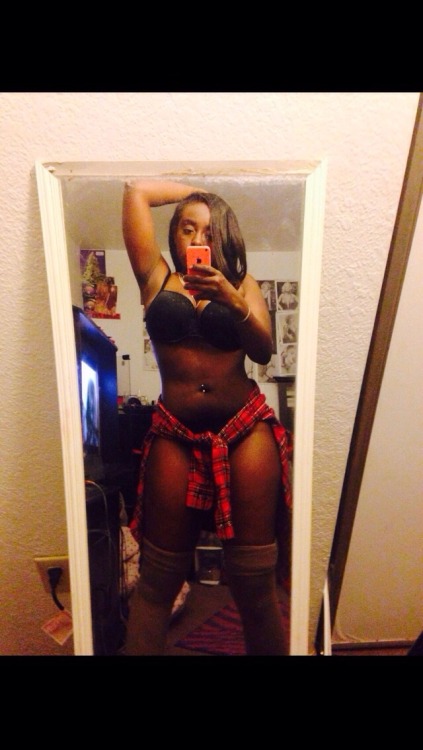 penutbutterqueen:  tatianamacintosh:  Selfies from 2K14 💦❤️ tagged by intelligere  👀👀👀👀