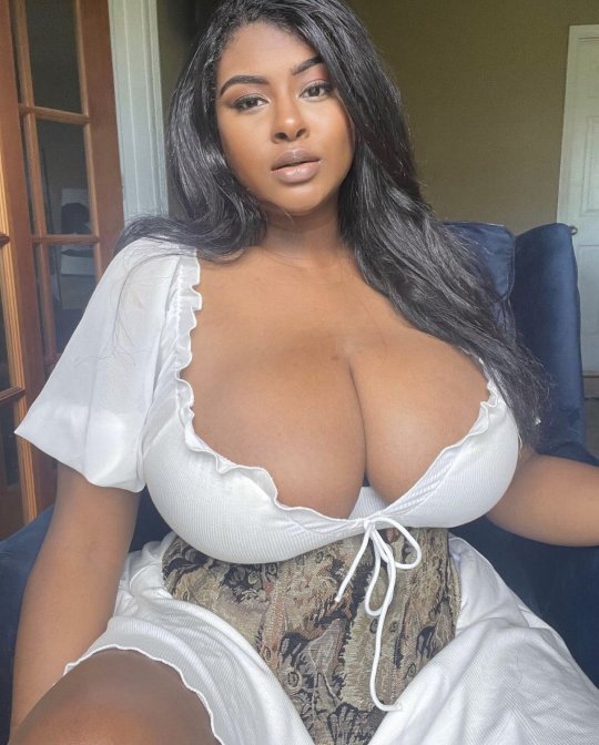 breastcandy: Jus omi is so sexy and beautiful 