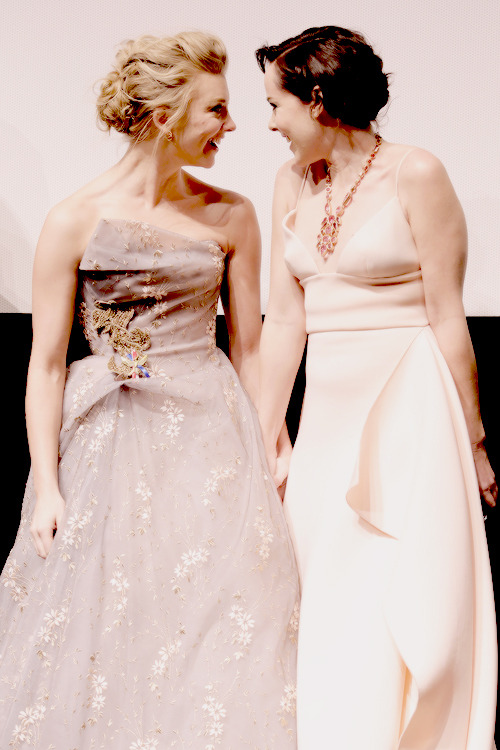 dailydormer:Natalie Dormer and Jena Malone attend the premiere of ‘The Hunger Games: Mockingjay - Pa