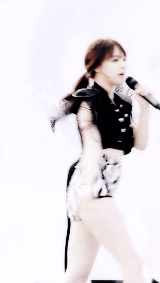  Minah looking amazing during Female President live performance 