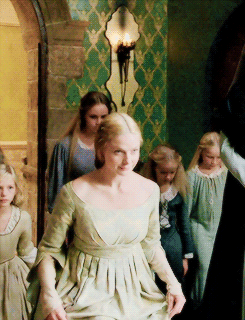 cortegiania:Favourite The White Queen outfit (female) asked by @anakinren♀ Laura’s favourite