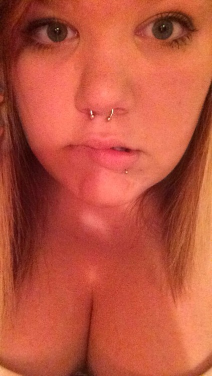 shellyambr:  Uhm. Guys. I feel really pretty tonight.  Your gorgeous
