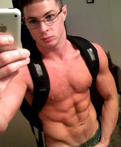bro-mo:  randcauthon:   It’s not often you see such a fucking hot, nerdy looking jock boy. Great combo =)   (via TumbleOn) 