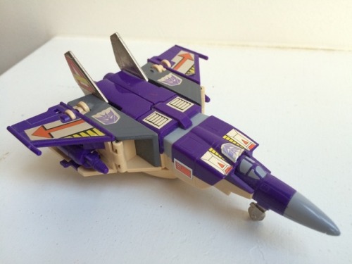 Blitzwing! This guy was evidently the only Triple-Changer taken directly from the Diaclone toy line 