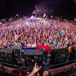 bassnectarofficial:  BONNAROONIVERSE! Humans farther than my eye could see &amp; perfect weather :) I deeply enjoyed that sonic roller coaster ride, thank you for being a part of it!!!!! #Bonnaroo #familyphoto