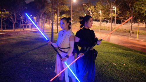 juulna: kuresoto: Rey and Dark!Rey CosplayDark!Rey - kuresoto/Tumblin’ CosplayRey - Ivy  