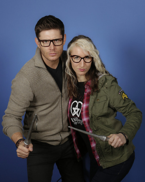 Hunting Hellhounds with Jensen Ackles at SeaCon 2017!! ^-^He always nails it!! :D 