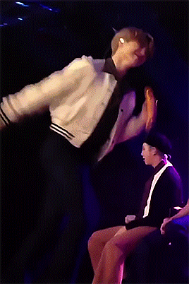 AM I THE ONLY ONE WHO REAAALLY LOVES THIS SILLY SIDE OF JIMIN?!