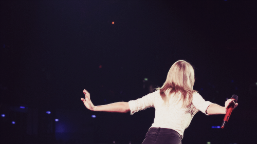 seuweetly:RED Tour.