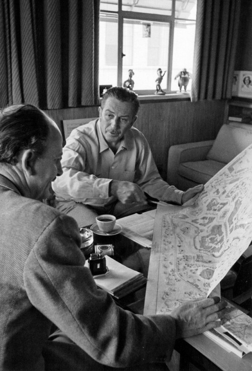 adventurelandia:Walt Disney and John Hench review the map of Disneyland