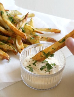 in-my-mouth:  Garlic and Parsley Fries