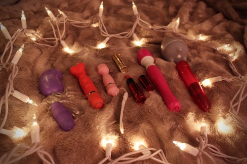 It’s official, I’m addicted to collecting sex toys. Figured I should take a new collection photo for people to view on my extralunchmoney page, it helps for customs. View my previous collection picture from October 2014  here 