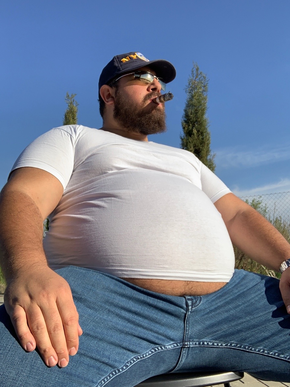 jotapei79:  Big bellied cigar bear. Watch the vids 👇https://onlyfans.com/chubbybear79