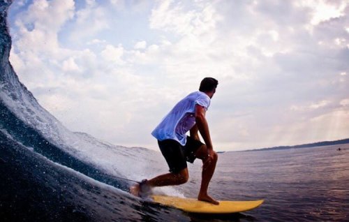 Solid swell hitting the Indonesian shores #togatnusaretreat @markhalliday #backside
