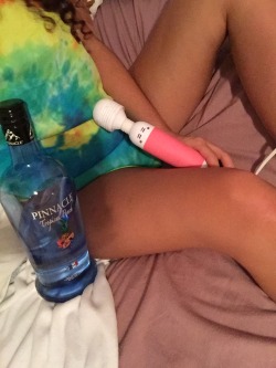 stoneyslavegirl:Celebrating hitting 1K followers with some rum and my vibrator 😏🔥