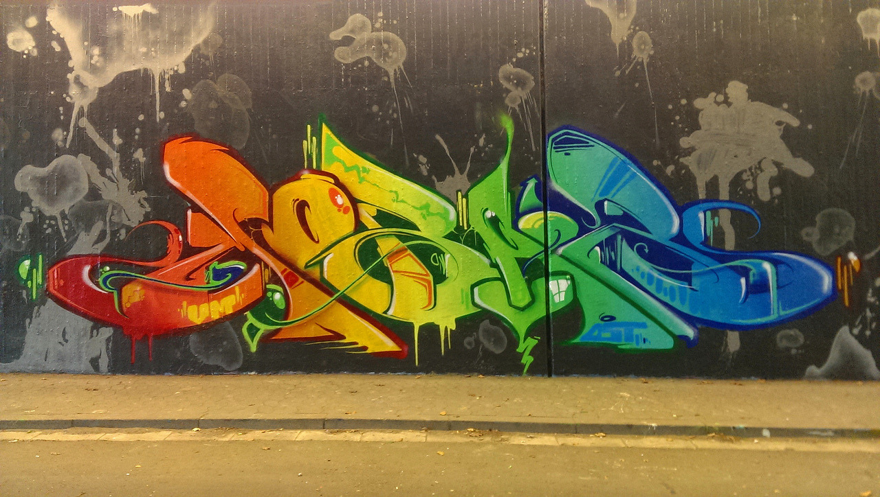 graff-tech:  MOBAR!http://graff-tech.tumblr.com/ 