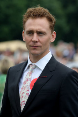 torrilla:  Tom Hiddleston at Sandown Park