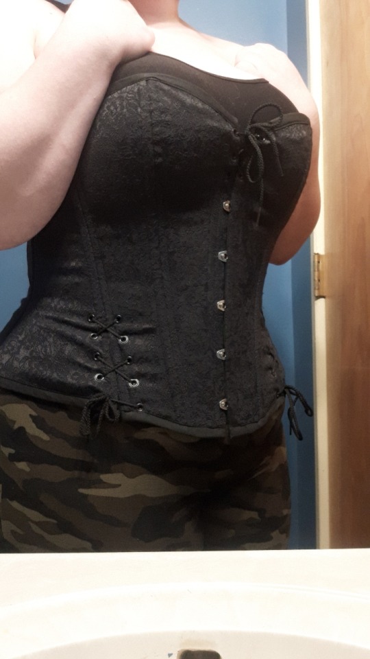 breedmeseedmeprincess:I&rsquo;ve officially lost 20 pounds since getting my diagnosis of my eating disorder. Soooo, heres a corset pic. Be nice or I&rsquo;ll cut you 😊