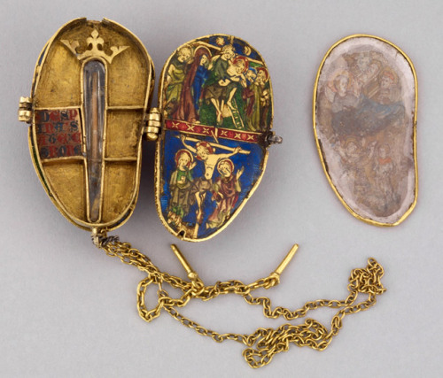 thingsunderglass:French reliquary pendant for the Holy Thorn circa 1340.