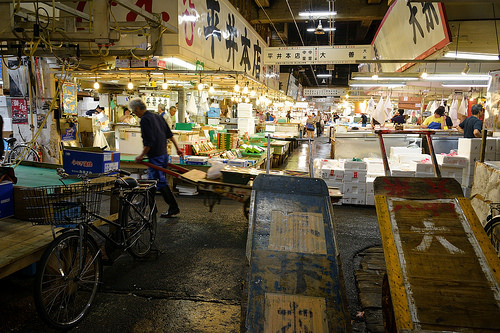 Tsukiji Market #flickstackrFlickr: https://flic.kr/p/J9AcBC