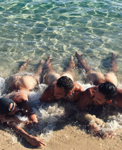 stratisxx:  Sexiness on the Greek islands