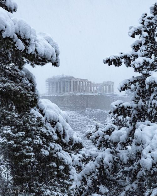 Ακρόπολη ολόλευκη ~ Akropolis all in white