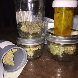 coralreefer420:I’ve got a few different strains to smoke while I’m down in SoCal! 