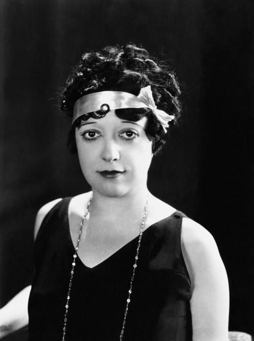  Mabel NormandAmerican silent-film actress, screenwriter, director, and producer. She was a popula