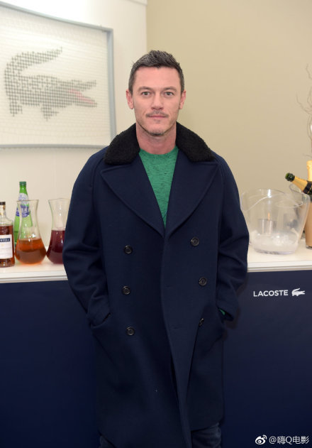 itsdarkinsidee25: Luke Evans en el evento 2018 Nitto ATP World Tour Tennis Finals (18 noviembre)