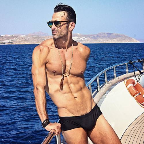 underwunder:  speedobuttandtaint:  quando2:  Ryan Young  Over 54,000 followers. Men in speedos, hot men  and butts speedobuttandtaint  Over 40000 posts and counting. Follow me @underwunder
