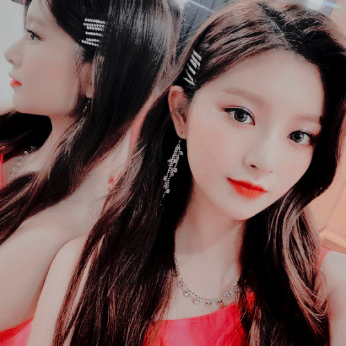 YIREN / EVERGLOW─   ♡─   ♡▸DO NOT RE EDIT