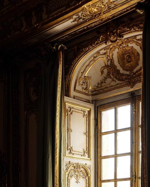 jepsolell:⛅️&quot;The triumph of light over darkness&quot;Salle des porcelaines / Petit appa