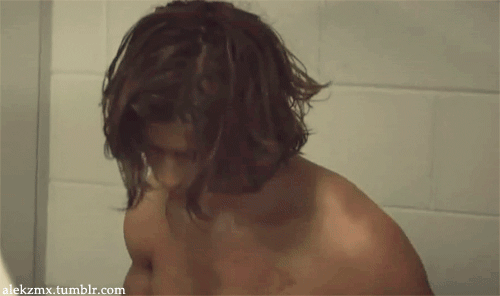 alekzmx:  gorgeous actor Brenton Thwaites showing his butt for a strip search scene