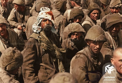 Ottoman soldiers who were captured by the British while fighting on the Tuzhurmatu front 70 kilomete