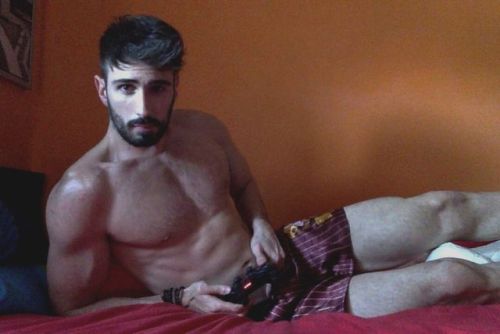 bahamvt:  Someone please suck my dick cuddle me while i play video games