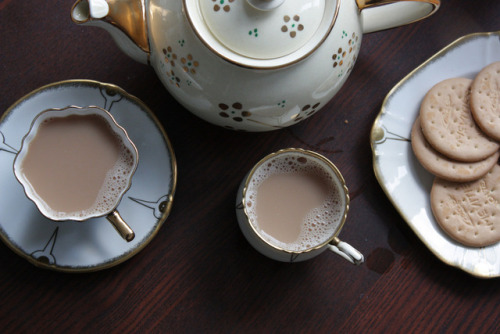 teatimewithemma:(via A nice cup of tea | Octavia cream and some vintage odds and ends | Katy Potts |