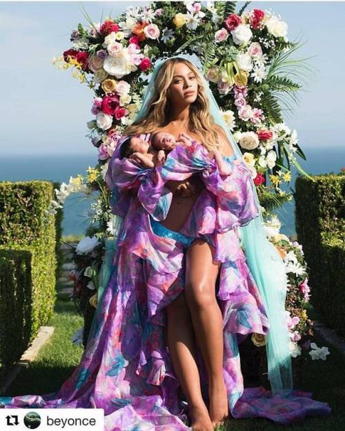 customnaija:Bey and the twins serving black art  #ibeji #beybies ift.tt/2tmYBGn