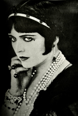 reminiscent-smile:  Pola Negri (1894-1987)“Love