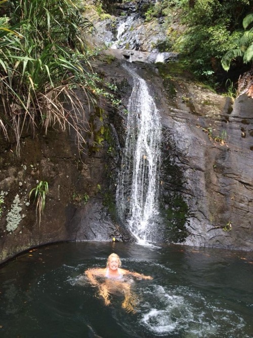 butterbel:  Irrelevant captions ft 1. Beautiful nature is so ridiculously accessible over here it astounds me 2. If you are contemplating coming to New Zealand then buy a plane ticket and the rest will be magic 3. The water was cold 4. My long distance