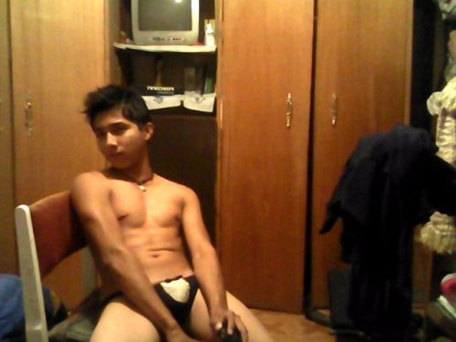 soccerboy82peru:  andycollado:  este chiquito está pa pasarla bien rico……  Pasamelo