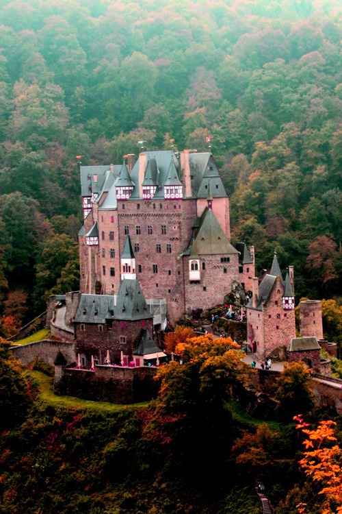 atraversso:  Burg Eltz | Germany  by Tamami Yoshida  