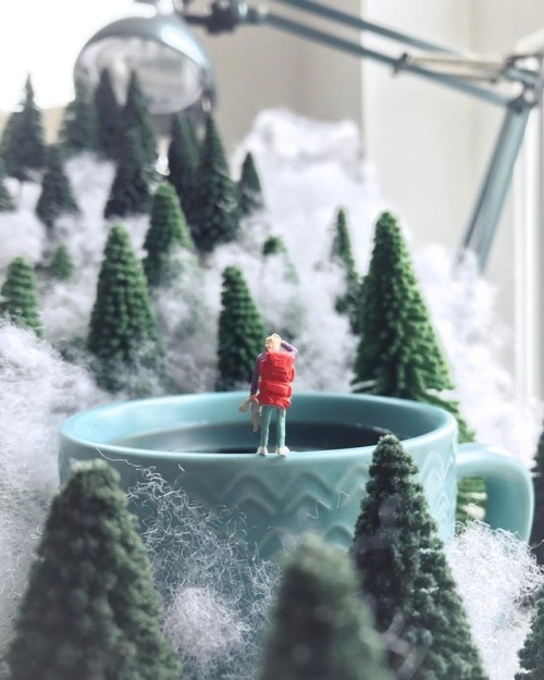 archiemcphee:The Department of Miniature Marvels just found its newest member: Photographer Derrick 