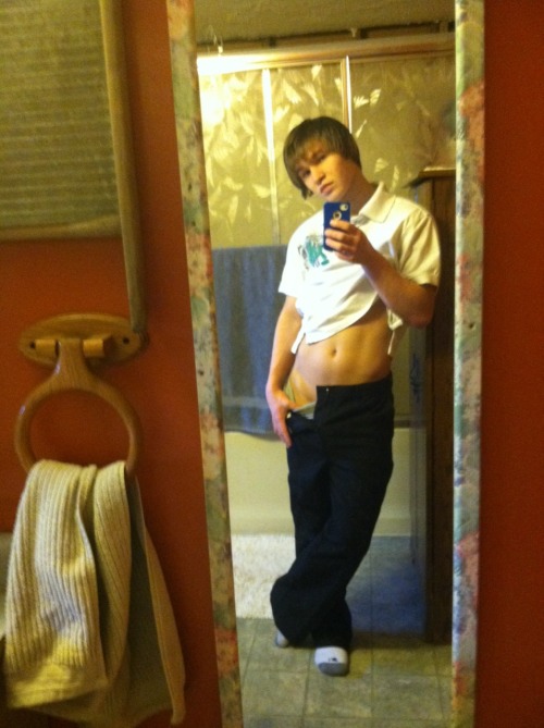 suuckmehard:  Good morning :p I feel like I’m at an interview anyone wanna “interview” me!? 