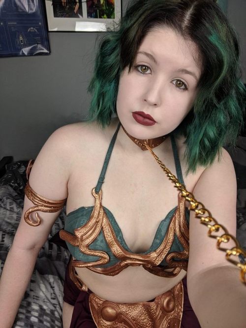 Xzara Scarlett Cosplay as a sexy alt slave Leia You can find all her links below linktr.ee/x