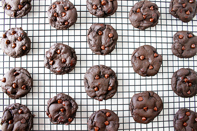 fullcravings:  Dark Chocolate Espresso Cookies