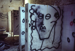 stanleystellar:  Pier 34 NYC, Abandoned Toilet 1983 / © stanleySTELLAR